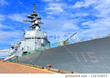 [Kagawa Prefecture] The escort ship Akizuki anchored at Takamatsu Port 116724815