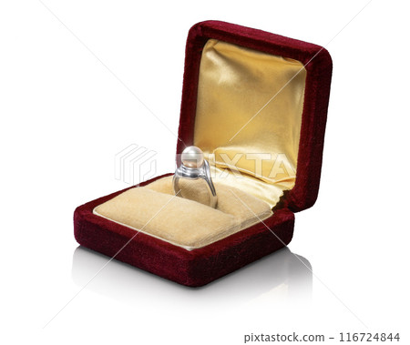 盒子裡的珍珠戒指 116724844