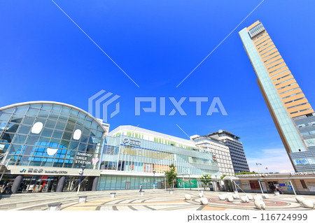 [Kagawa Prefecture] JR Takamatsu Station and Takamatsu Symbol Tower on a clear day 116724999