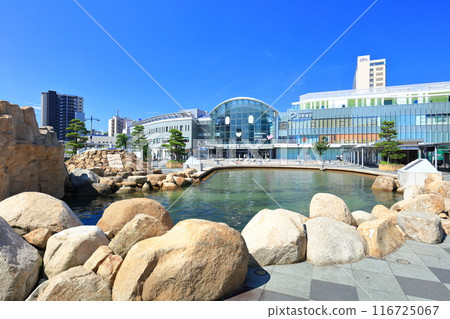[Kagawa Prefecture] JR Takamatsu Station Square and saltwater pond on a clear day 116725067