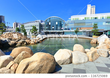 [Kagawa Prefecture] JR Takamatsu Station Square and saltwater pond on a clear day 116725069