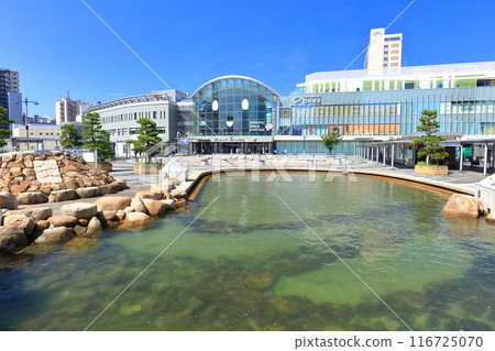 [香川縣] 晴天的JR高松站前廣場和海水池 116725070