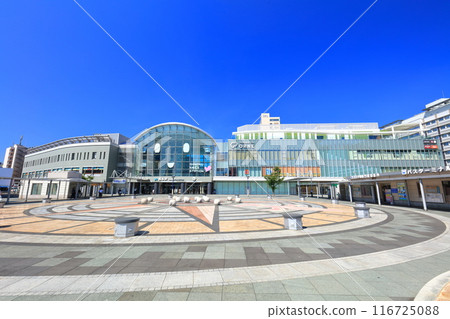 [Kagawa Prefecture] JR Takamatsu Station Square on a clear day 116725088