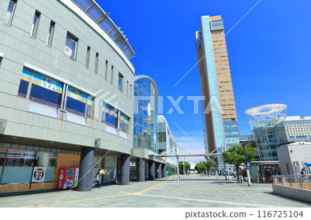[Kagawa Prefecture] JR Takamatsu Station and Takamatsu Symbol Tower on a clear day 116725104