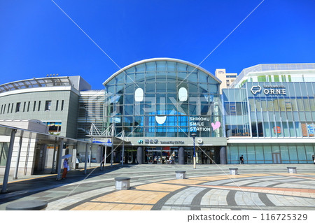 [Kagawa Prefecture] JR Takamatsu Station on a clear day 116725329