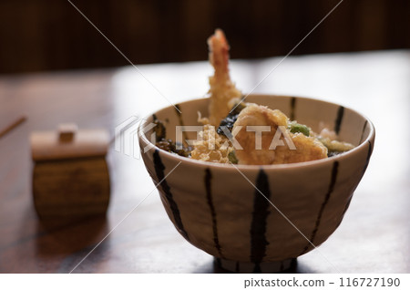 Tempura rice bowl at a Japanese restaurant 116727190