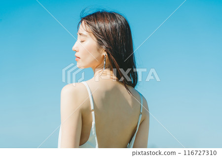 年輕女性的紫外線 UV 護理形象 116727310