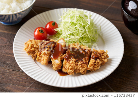 帶醬汁的炸豬排 116728437