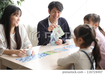 Parent and child studying English 116728497