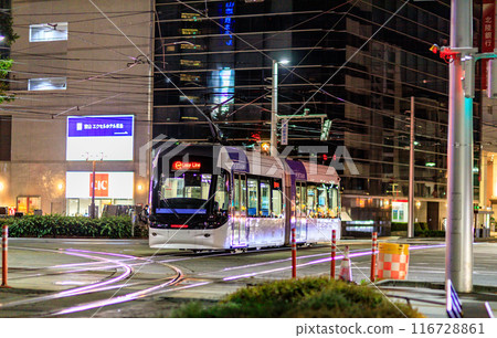 夜間輕軌富山站風光 116728861