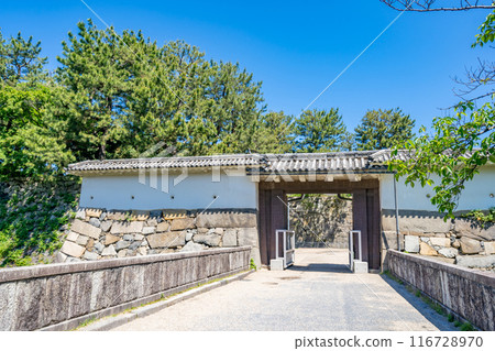 Special historic site Nagoya Castle Omote Ninomon 116728970