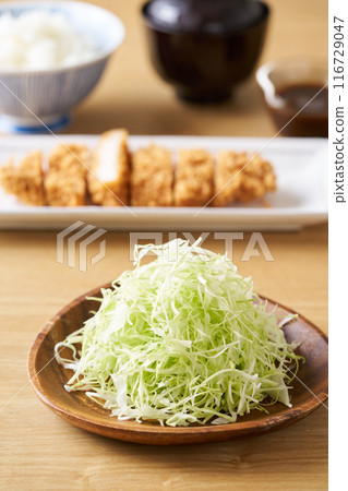 高麗菜絲和炸豬排 116729047