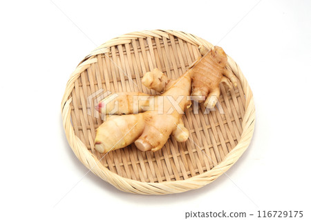 濾鍋中的新鮮生薑 116729175