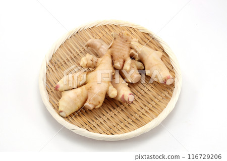 濾鍋中的新鮮生薑 濾鍋中的新鮮生薑 116729206