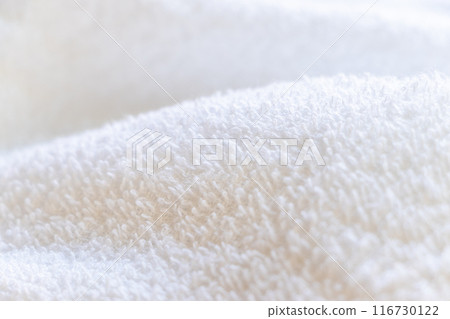 The fluffy texture of the white towel surface 116730122