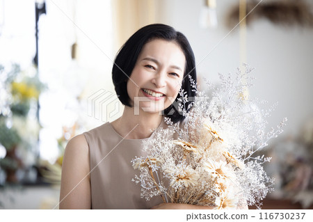 Beauty image of women in their 50s Beauty image of women in their 50s 116730237
