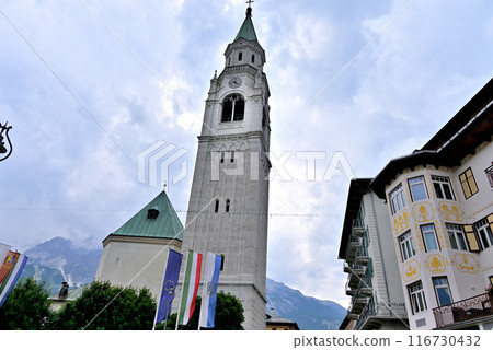 科爾蒂納丹佩佐教區教堂的鐘樓 科爾蒂納丹佩佐教區教堂的鐘樓 116730432