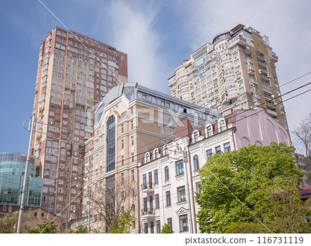 [Ukraine] Historic stone buildings and cloudy skies in the capital Kyiv 116731119