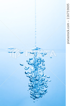 泡沫在水中 泡沫在水中 116733695