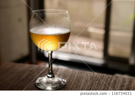 beer in a wine glass beer in a wine glass 116734031