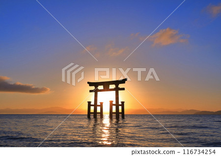 [滋賀郡]白須神社的鳥居湖和今年的第一個日出（琵琶湖） 116734254