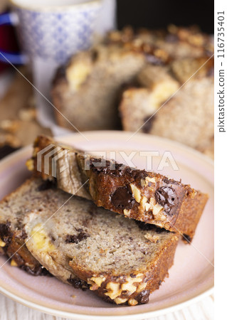 healthy banana bread 116735401