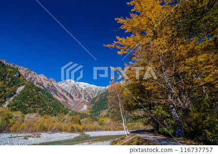 【秋天的上高地】梓川和穗高山脈的絕美全景 116737757