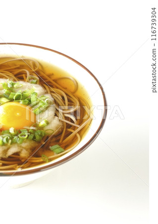 月見托羅羅蕎麥麵在白色背景下拍攝 月見托羅羅蕎麥麵在白色背景下拍攝 116739304
