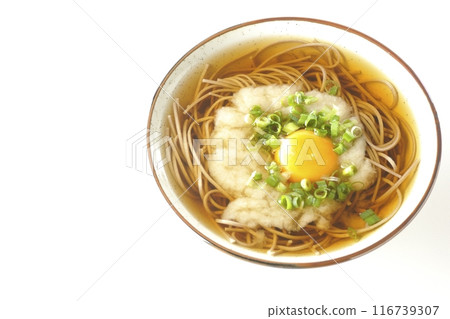月見托羅羅蕎麥麵在白色背景下拍攝 116739307