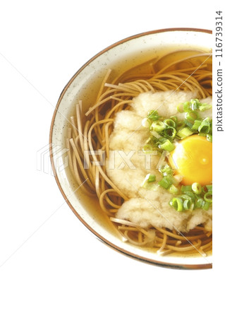 月見托羅羅蕎麥麵在白色背景下拍攝 116739314