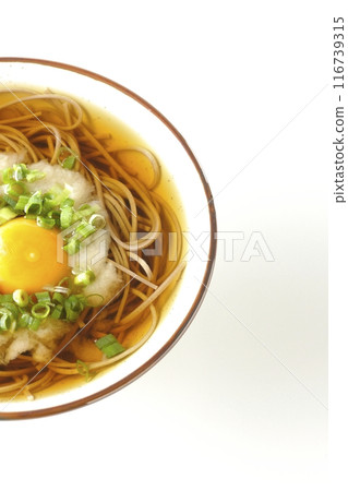 月見托羅羅蕎麥麵在白色背景下拍攝 116739315