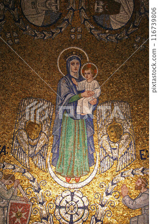 Mary holding child Jesus, mosaic in the Church of the Benedictine Abbey of the Dormition, mount Zion in Jerusalem, Israel 116739806