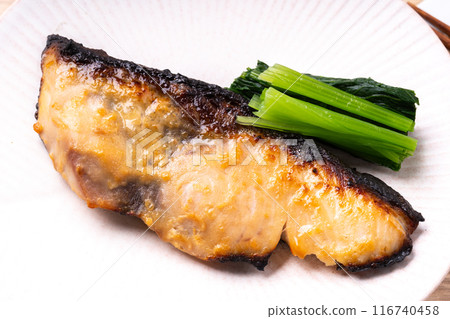 酸奶味噌烤鰤魚 116740458