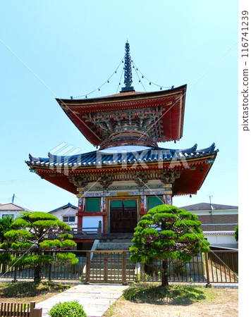 A temple in Kasai City that was founded by Gyoki, who received a divine revelation from Sakami Myojin and presented it to Emperor Shomu, and the temple was named Senshozan Sakami-ji Temple. 116741239