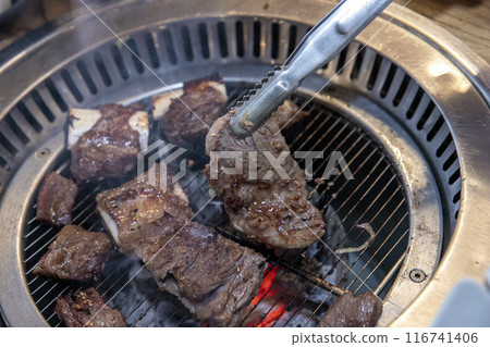 Korean bbq Marinated Grilled Beef Ribs 116741406