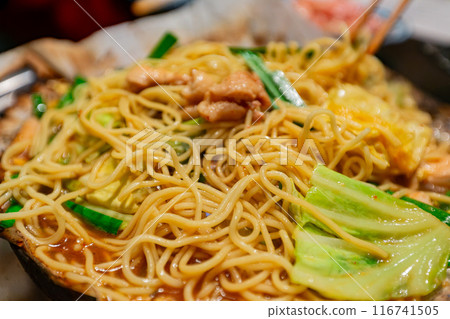 Close up shot of delicious chicken fried noodle 116741505