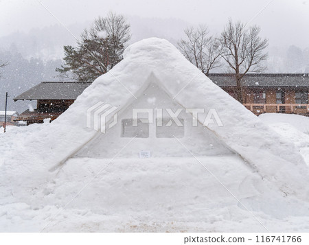 Daytime snowy landscape of the famous Gassho Zukuri Folk Village 116741766