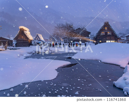 Twilight snowy landscape of the famous Gassho Zukuri Folk Village Twilight snowy landscape of the famous Gassho Zukuri Folk Village 116741868