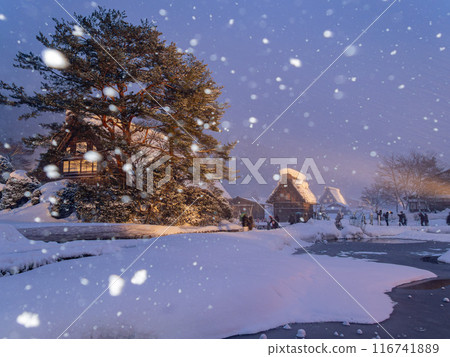 Twilight snowy landscape of the famous Gassho Zukuri Folk Village Twilight snowy landscape of the famous Gassho Zukuri Folk Village 116741889