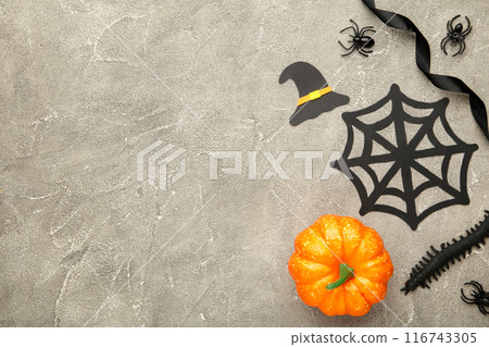 Halloween composition with pumpkin and spiders on grey background. View from above 116743305
