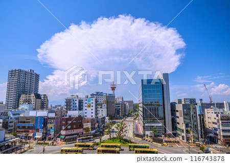 日本平塚市景UFO襲擊...天空中突然出現巨大雲彩...巨大積雨雲...=7月22日，平塚車站前 116743878