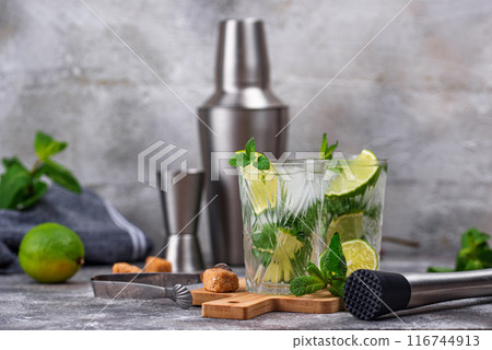 Summer cocktail with lime and mint Summer cocktail with lime and mint 116744913