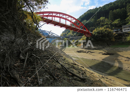 愛媛縣西予市鹿野川水壩，水壩底部的風景 116746471