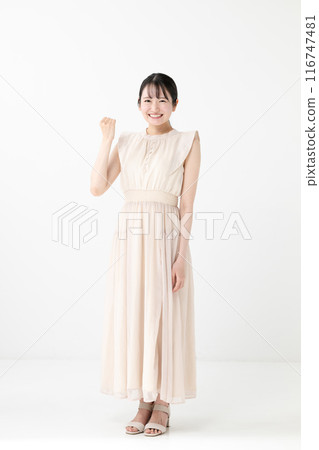 A young woman who plays guts pose 116747481