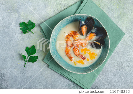 cream soup, chowder with mussels and shrimp, American cuisine, homemade, no people, 116748253