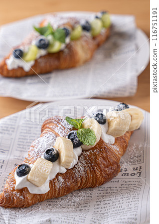 Delicious croissant sandwich Delicious croissant sandwich 116751191