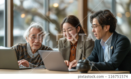 Elderly people learning how to use a computer 116751574