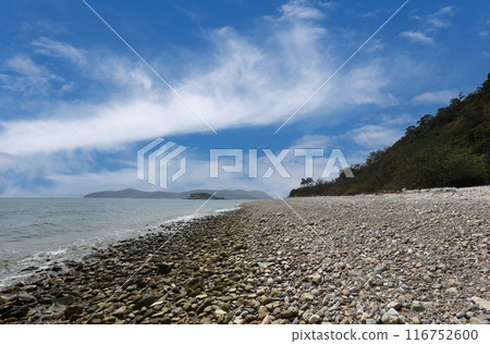 The seaside of the beautiful Koh Larn beach in Chonburi Province of Thailand. The seaside of the beautiful Koh Larn beach in Chonburi Province of Thailand. 116752600