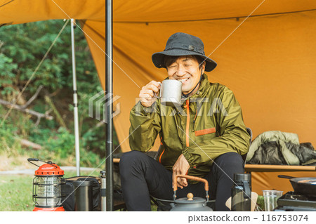 Male camper camping solo at a campsite 116753074