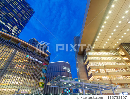 JR大阪站Grand Front大阪與黃昏的天空 116753107